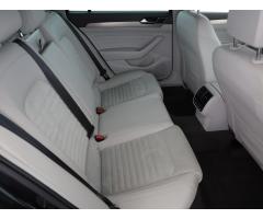 Volkswagen Passat 2.0 TDI 110kW - 11