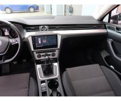 Volkswagen Passat 2.0 TDI 110kW - 11