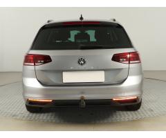 Volkswagen Passat 2.0 TDI 110kW - 6