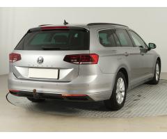 Volkswagen Passat 2.0 TDI 110kW - 7