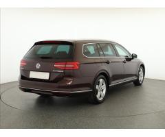 Volkswagen Passat 2.0 TDI 110kW - 8