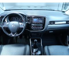 Mitsubishi Outlander 2.2 DI-D 110kW - 10