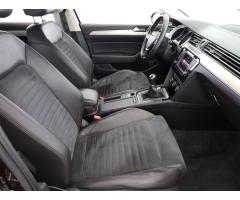 Volkswagen Passat 2.0 TDI 110kW - 12