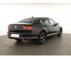 Volkswagen Passat 2.0 TDI 110kW - 13