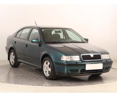 ŠKODA SUPERB COMBI 2.0TDI 140 LAURIN&K 4X4 DSG 7ST