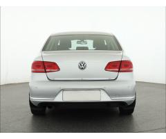 Volkswagen Passat 2.0 TDI 125kW - 12