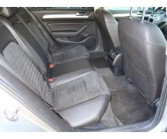 Volkswagen Passat 2.0 TDI 110kW - 16