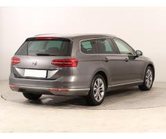 Volkswagen Passat 2.0 TDI 110kW - 7