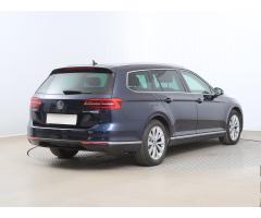 Volkswagen Passat 2.0 TDI 110kW - 9