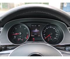 Volkswagen Passat 2.0 TDI 110kW - 17