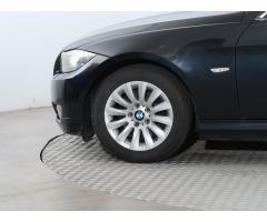 BMW Řada 3 325 i 160kW - 23