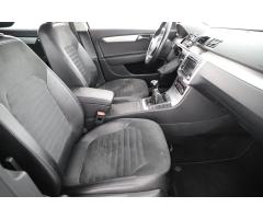 Volkswagen Passat 2.0 TDI 103kW - 11