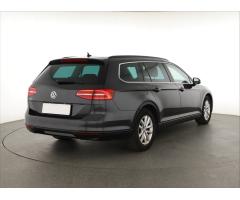 Volkswagen Passat 2.0 TDI 110kW - 7