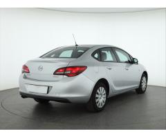 Opel Astra 1.4 T 103kW - 13