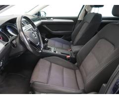 Volkswagen Passat 2.0 TDI 110kW - 16