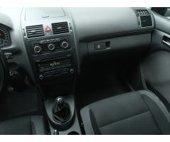 Volkswagen Touran 1.6 TDI 77kW - 11