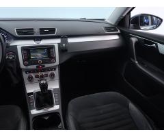 Volkswagen Passat 2.0 TDI 103kW - 11