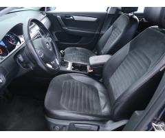 Volkswagen Passat 2.0 TDI 103kW - 16