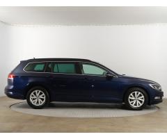 Volkswagen Passat 2.0 TDI 110kW - 8