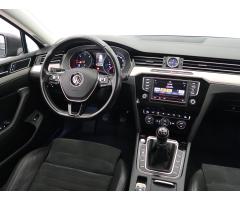 Volkswagen Passat 2.0 TDI 110kW - 9