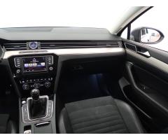 Volkswagen Passat 2.0 TDI 110kW - 11