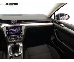 Volkswagen Passat 2.0 TDI 110kW - 11