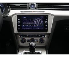 Volkswagen Passat 2.0 TDI 110kW - 18