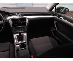 Volkswagen Passat 2.0 TDI 110kW - 11