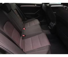 Volkswagen Passat 2.0 TDI 110kW - 13