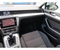 Volkswagen Passat 2.0 TDI 110kW - 11