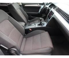 Volkswagen Passat 2.0 TDI 110kW - 12