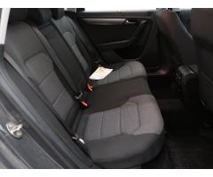 Volkswagen Passat 2.0 TDI 103kW - 13