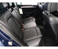 Volkswagen Passat 2.0 TDI 110kW - 13