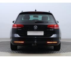 Volkswagen Passat 2.0 TDI 110kW - 6