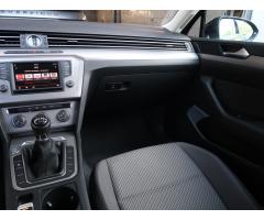 Volkswagen Passat 2.0 TDI 110kW - 11