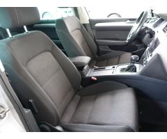 Volkswagen Passat 2.0 TDI 110kW - 12