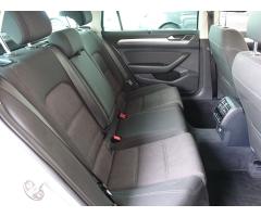 Volkswagen Passat 2.0 TDI 110kW - 13