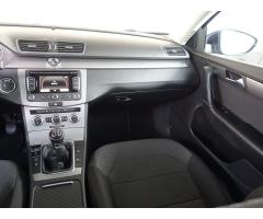 Volkswagen Passat 2.0 TDI 103kW - 11