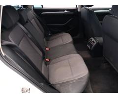 Volkswagen Passat 1.6 TDI 88kW - 13