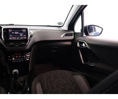 Peugeot 2008 1.2 PureTech 61kW - 11