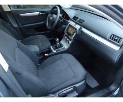 Volkswagen Passat 2.0 TDI 103kW - 12