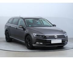 Volkswagen Golf Variant R-Line mHEV DSG Zlevněno o 16 000 Kč