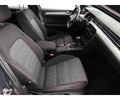 Volkswagen Passat 2.0 TDI 140kW - 12