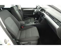 Volkswagen Passat 1.5 TSI 110kW - 10