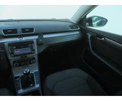 Volkswagen Passat 2.0 TDI 103kW - 11