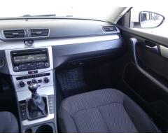 Volkswagen Passat 2.0 TDI 103kW - 11