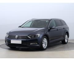 Volkswagen Golf Variant R-Line mHEV DSG Zlevněno o 16 000 Kč