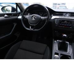 Volkswagen Passat 2.0 TDI 110kW - 9