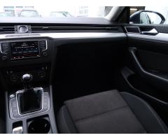 Volkswagen Passat 2.0 TDI 110kW - 11