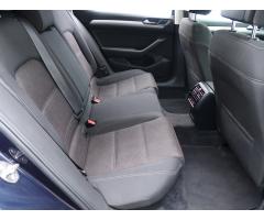 Volkswagen Passat 2.0 TDI 110kW - 13